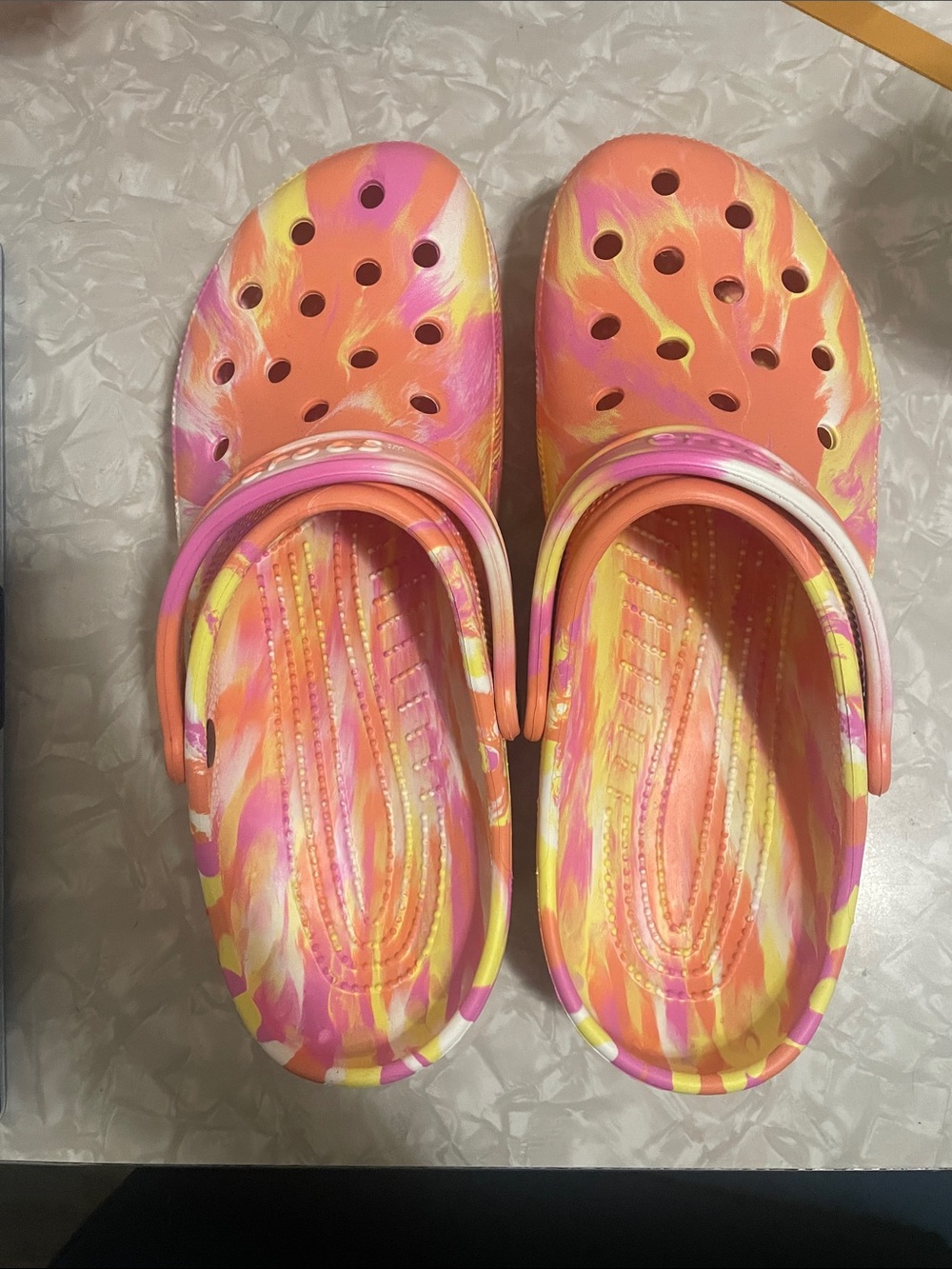 CROCS Men’s Swirl Pink Orange Yellow Clogs